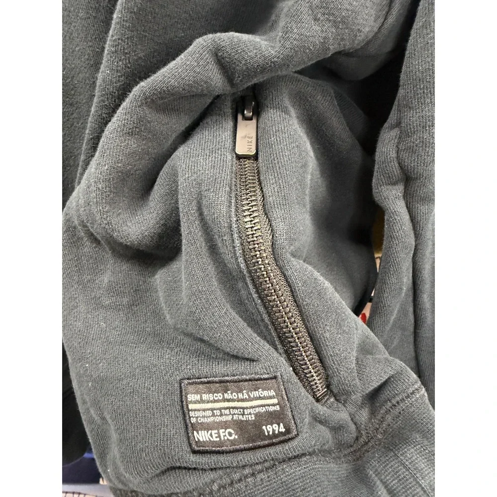 Nike FC Mens Futbol Sweatshirt Black Grey Embroidered Logo Soccer Large 5970